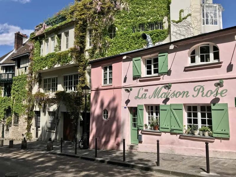 Paris: Montmartre Group Tour in German - Starting at Moulin Rouge: the best way to beat the Montmartre chaos