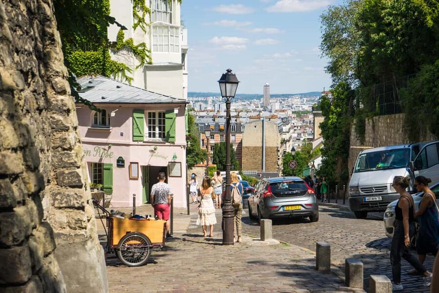 Paris: Montmartre Group Tour in German - Price and value: is $35 worth two hours in Montmartre?