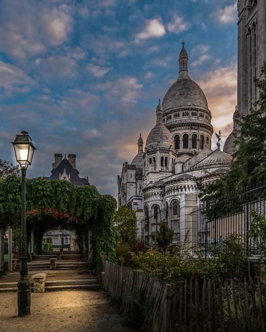 Paris: Montmartre Highlights Walking Tour with a Local Guide - Key Montmartre Moments You Shouldn’t Miss