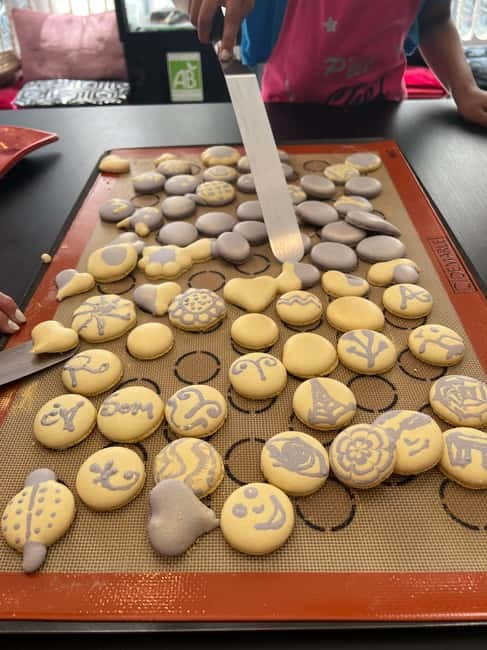Paris: Montmartre Macaron Baking Workshop - What you take home: 15 macarons and the special box