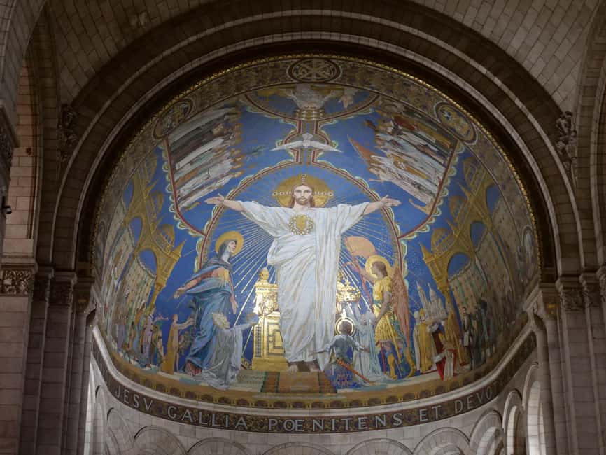 Paris: Montmartre Must-See Walking Tour with a Local Guide - Vignes du Clos Montmartre: the vineyard story most people miss