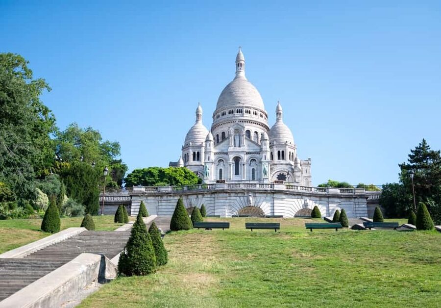 Paris: Montmartre, Notre-Dame, & Louvre Tour with Cruise - A highlights day built for speed, not slow travel