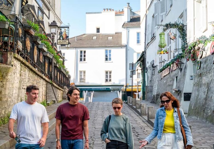 Paris: Montmartre, Notre-Dame, & Louvre Tour with Cruise - Ile de la Cité walk: medieval streets plus Sainte-Chapelle and Notre-Dame outside