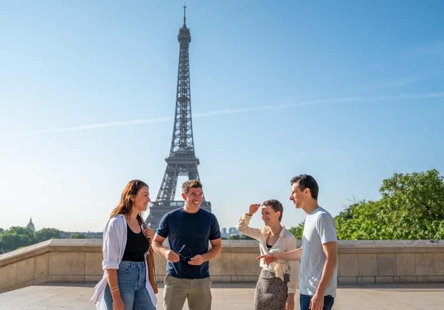 Paris: Montmartre, Notre-Dame, & Louvre Tour with Cruise - Meeting at Abbesses, then stepping into Montmartre fast