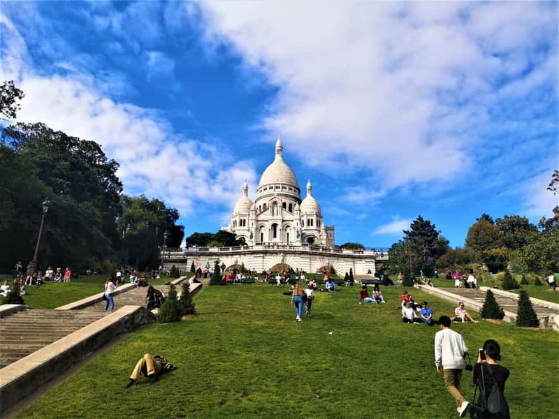 Paris: Montmartre Private Tour for Families - Getting started at Place Saint-Pierre, then climbing into the old neighborhood