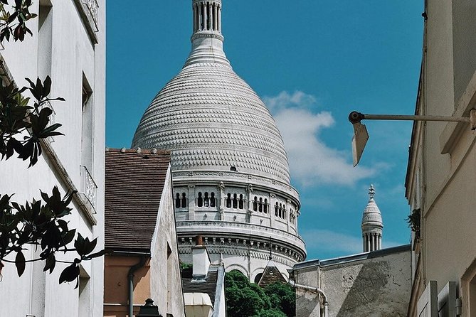 Paris Montmartre & Sacre Coeur Semi-Private Guided Tour 12ppl Max - Places to linger: Place du Tertre and the art-making vibe