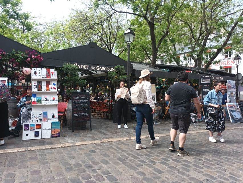 Paris: Montmartre Small Group Guided Walking Tour - Lapin Agile, Clos Montmartre, and Cabarets That Kept the Creative Engine Running