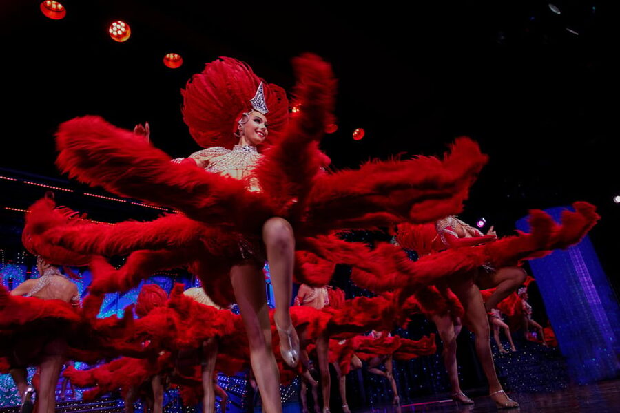 Paris: Moulin Rouge Dinner Show, Champagne, and Transport - Inside the Moulin Rouge: what Féerie at 9pm is really like
