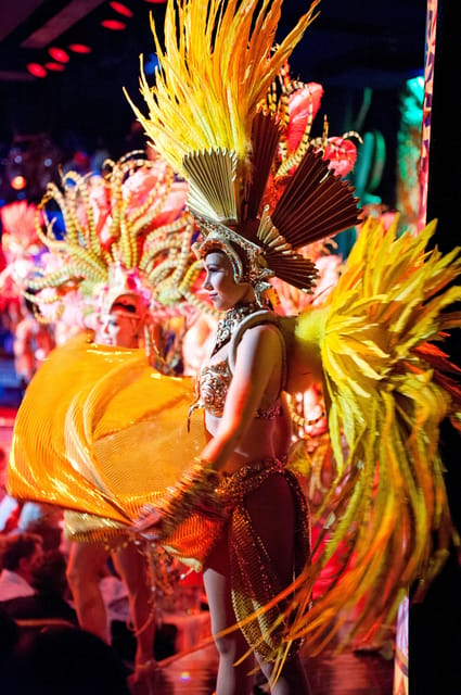 Paris: Moulin Rouge Dinner Show, Champagne, and Transport - Champagne and dinner timing: a small “fast-paced” reality check