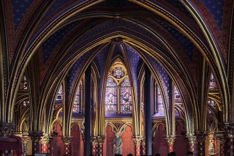 Paris: Notre Dame and Île de la Cité Walking Tour - Notre-Dame inside: symbolism, restoration, and what to look for