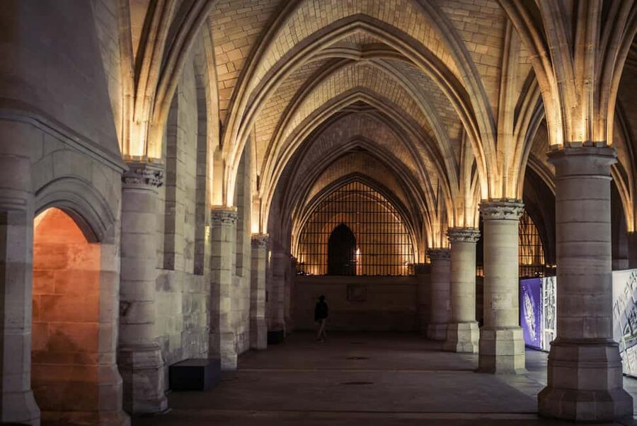 Paris: Notre Dame and Île de la Cité Walking Tour - The Conciergerie: where politics meets ordinary dread