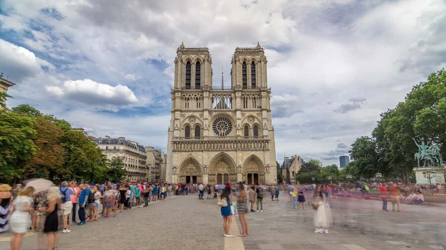 Paris: Notre Dame Cathedral Exterior Guided Tour - Timing, crowds, and what to do after the tour at the cathedral entrance