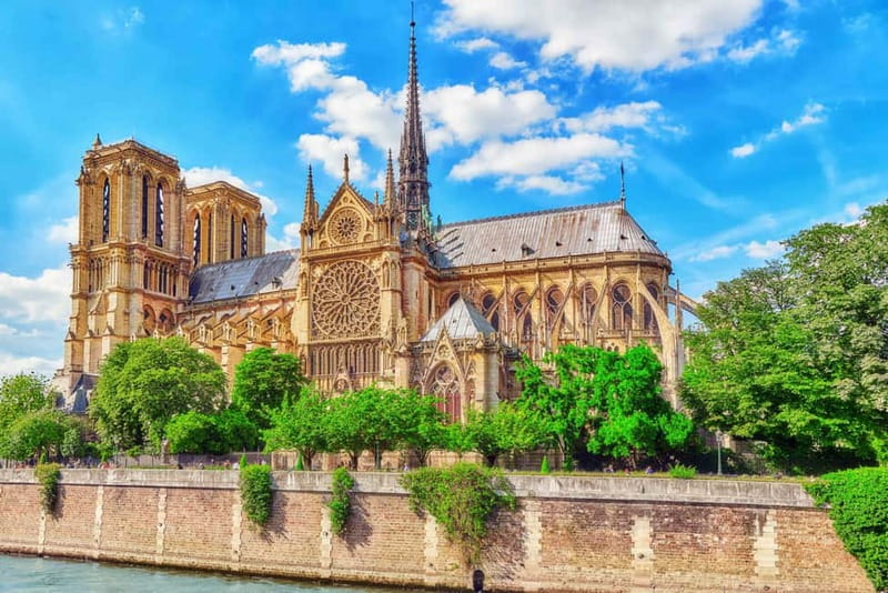 Paris: Notre-Dame Cathedral Exterior Tour - Meeting at BOZ souvenirs on the Seine, or starting by Île de la Cité
