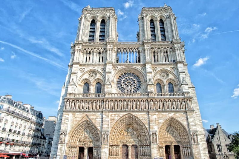 Paris: Notre-Dame Cathedral Exterior Tour - Where the tour pauses for photos, and why that timing matters