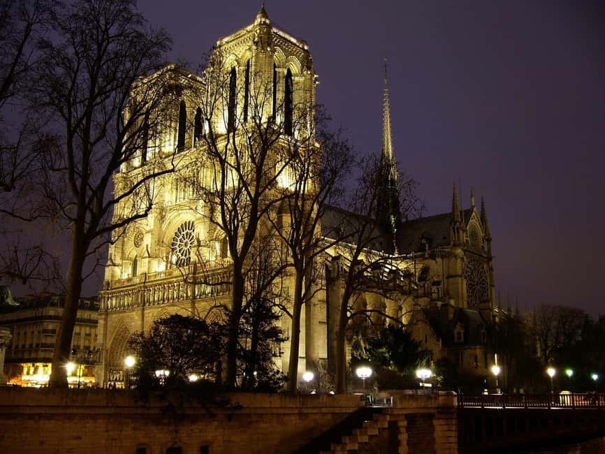 Paris: Notre Dame Guided Tour with Reserved Access option - Reserved Access vs Exterior-Only, what you are really buying