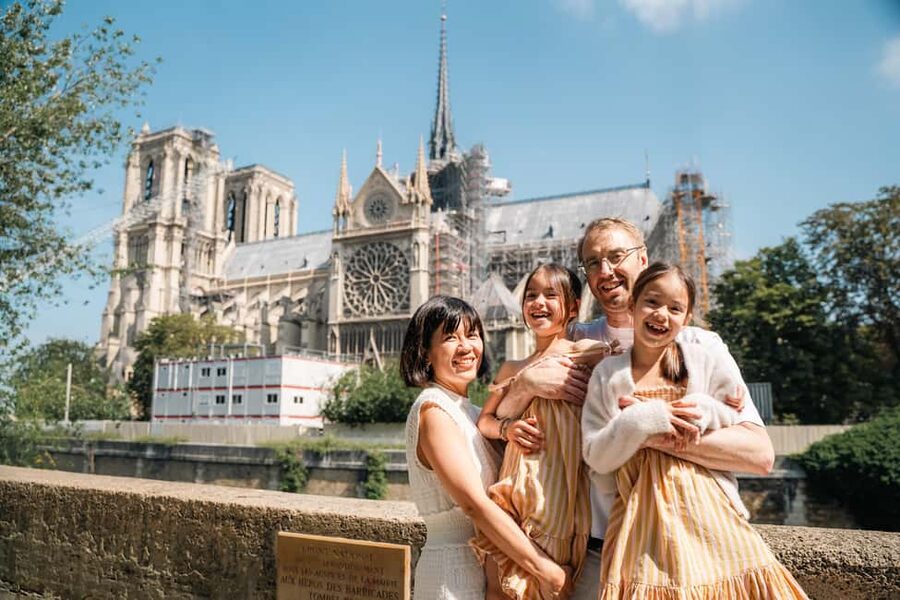 Paris: Notre Dame Interior Guided Tour with Entry Included - Inside Notre Dame in 60 Minutes: What You Actually See