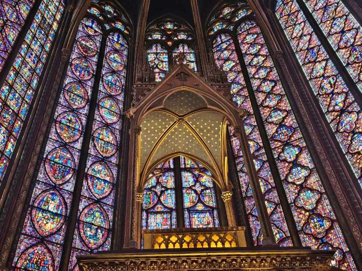 Paris: Notre Dame Outdoor Tour with Sainte-Chapelle / Crypt. - Shakespeare and Company pause: a 5-minute reset that pays off