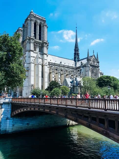 Paris: Notre-Dame Professional Guided Tour with Free Entry - Free general admission, long waits, and your self-guided interior plan