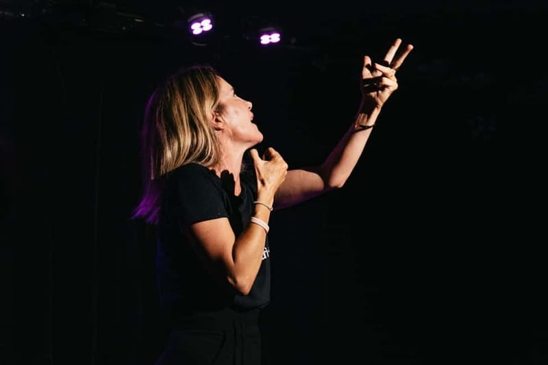 Paris: Oh My God She's Parisian! English Comedy Show - Seats, drinks, and the practical comfort checklist