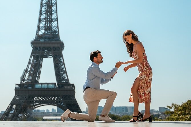 Paris One-Hour Private Photo Shoot - Louvre Pyramid to Palais Royal gardens: elegant photos with variety