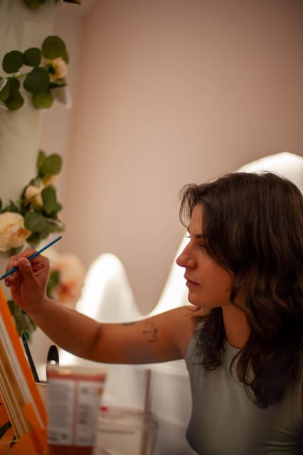 Paris : Painting experience in an art cafe - Free-form creativity, plus help when you hit a wall