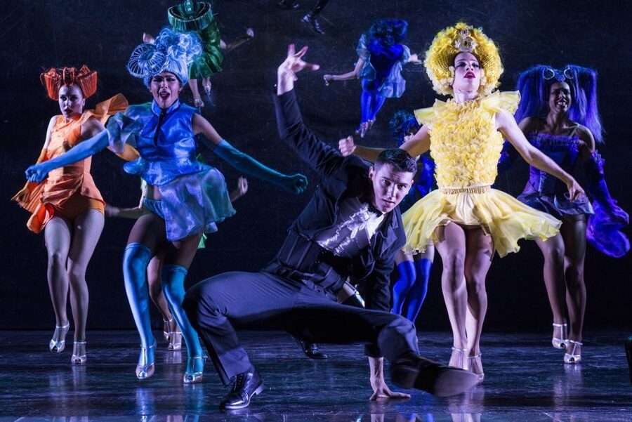 Paris: Paradis Latin Cabaret Show with Optional Champagne - Champagne Option: The Value Play and the Timing Reality