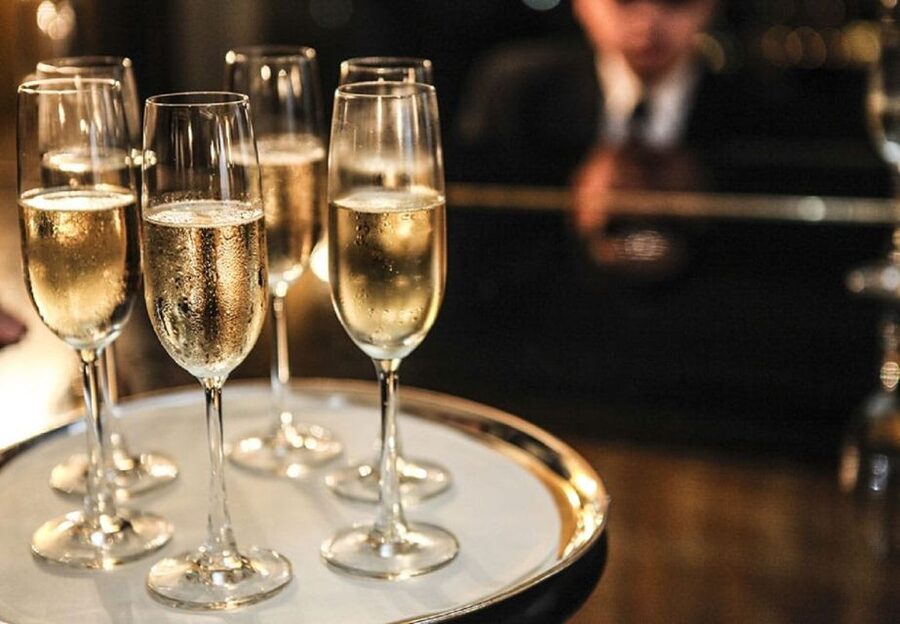 Paris: Paradis Latin Cabaret Show with Optional Champagne - Price and Value: Is $106 Worth It?