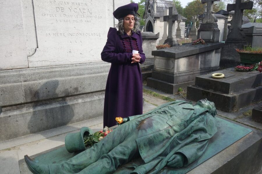 Paris: Père Lachaise Cemetery Guided by the Great Sibylle - Finding the Eastern Entrance and Staying Comfortable