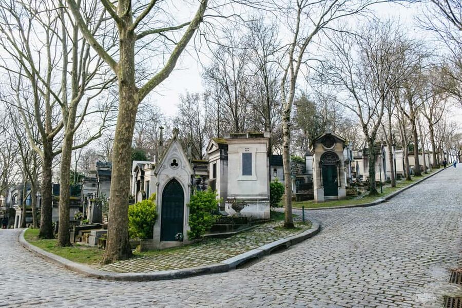 Paris: Pere Lachaise Cemetery Guided Tour - How the Guide Turns Monuments Into Stories