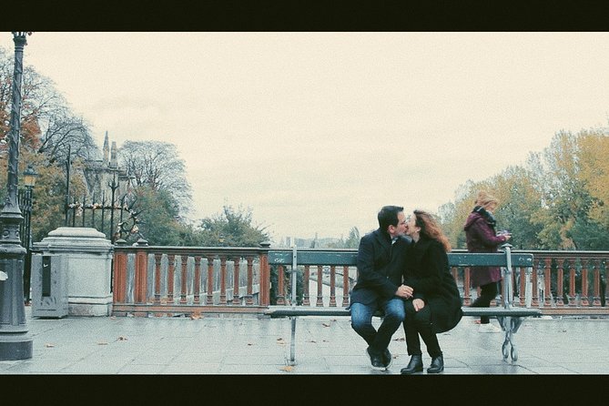 Paris Photo Shoot with Professional Photographer - Pont de Bir-Hakeim: The Bridge Stop That Feels Like Paris Cinema