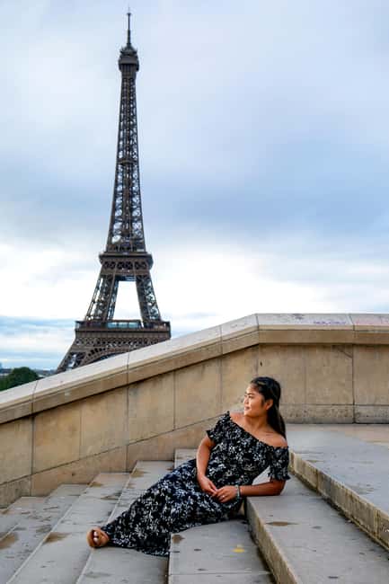 Paris: Photoshoot Around Eiffel Tower with 55 Edited Photos - Pose Coaching and “How to Look Natural” Techniques