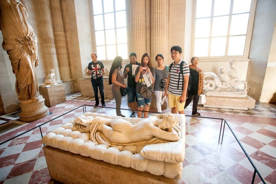 Paris: Priority Access, Guided Louvre Museum Tour w/ Expert - How a Guide Keeps the Louvre From Swallowing Your Day