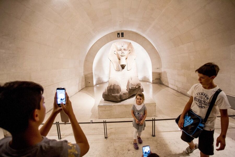 Paris: Priority Access, Guided Louvre Museum Tour w/ Expert - Practical Limits: Stairs, No Elevators, and Bag Rules