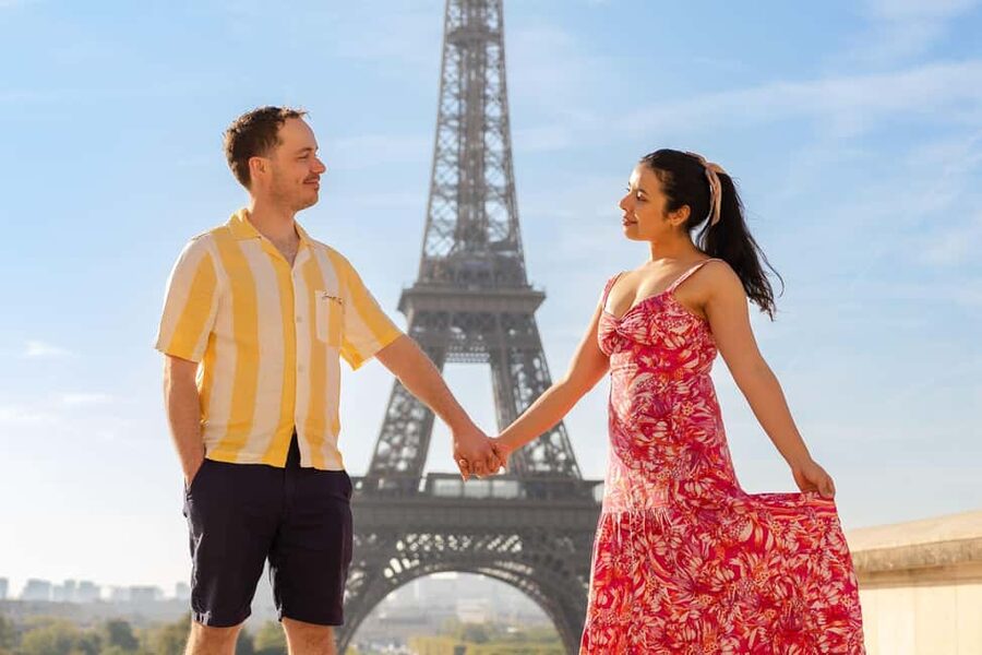 Paris: Private Photoshoot at the Eiffel Tower - The 30-minute Eiffel Tower photo stop: what you can realistically expect