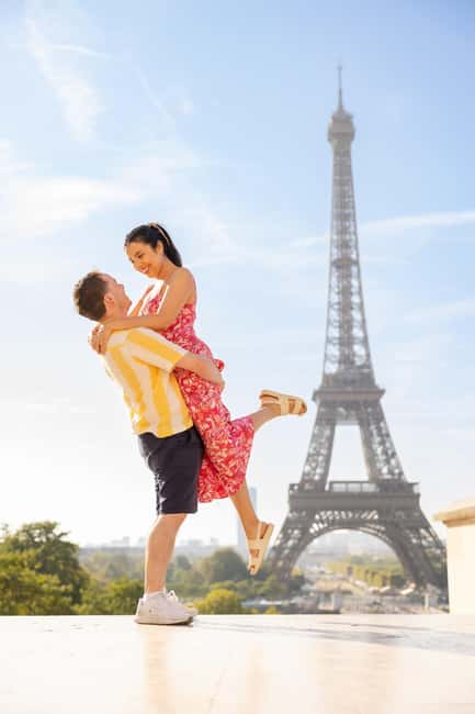 Paris: Private Photoshoot at the Eiffel Tower - How the photographer finds better spots around the tower