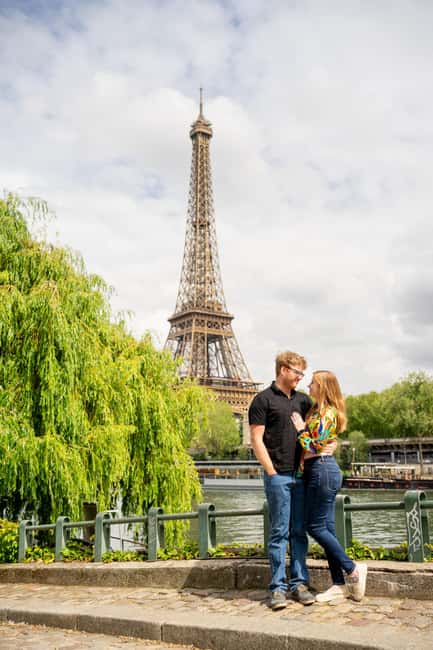 Paris: Private Photoshoot at the Eiffel Tower - Price and value: $41 per group up to 8