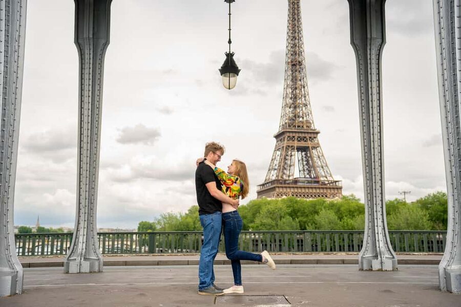 Paris: Private Photoshoot at the Eiffel Tower - Who this suits best, from birthdays to families