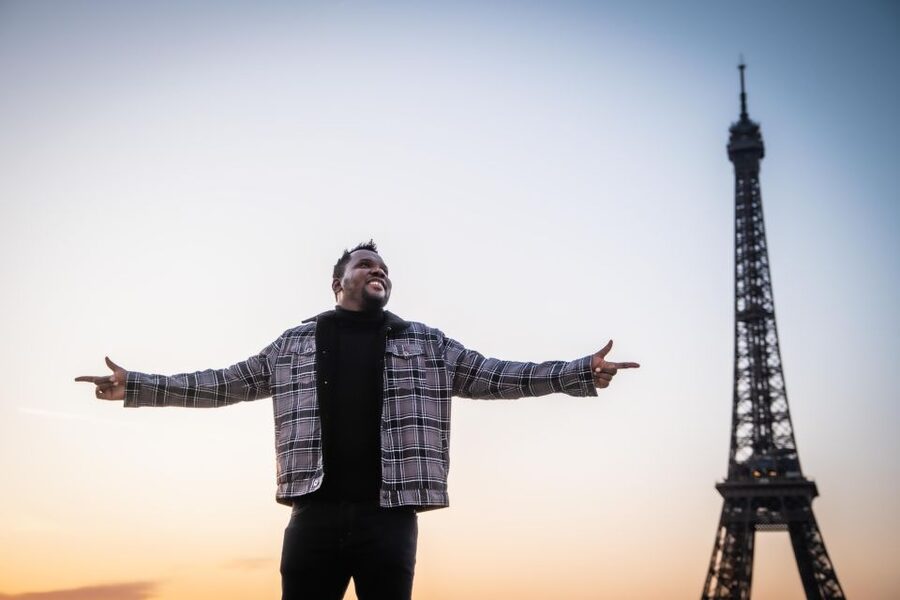 Paris: Private Photoshoot Near Eiffel Tower 55 Photos - Posing coaching that saves camera-shy people