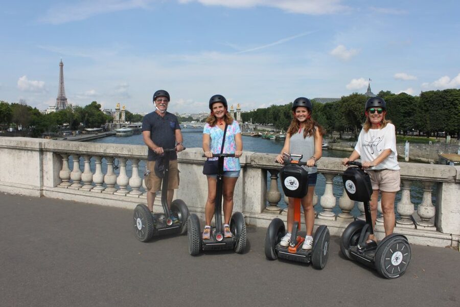 Paris: Private Sightseeing Segway Tour - Champs-Élysées to Arc de Triomphe: seeing the big stages without the fatigue