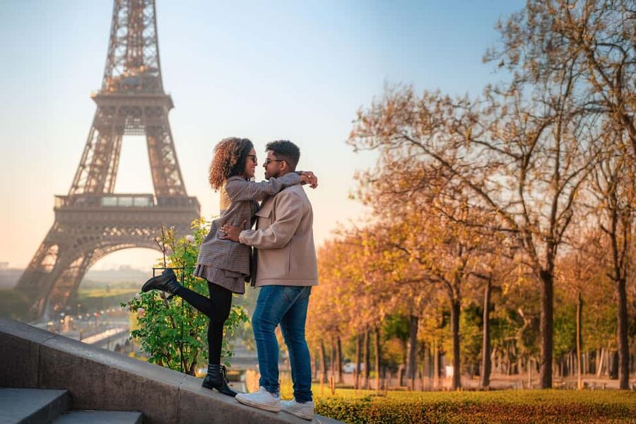 Paris: Professional Photoshoot with the Eiffel Tower - Why this Eiffel Tower shoot works, even if you hate posing