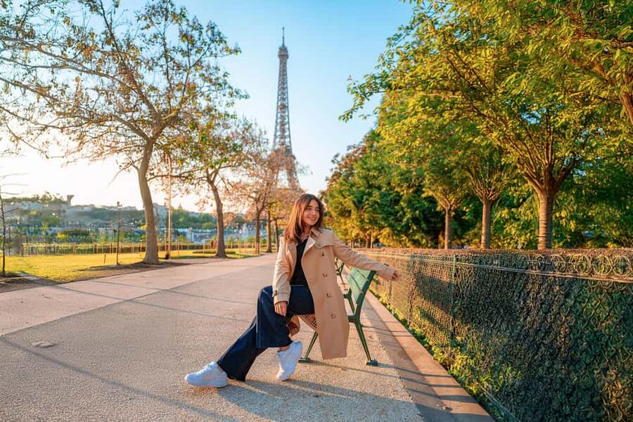 Paris: Professional Photoshoot with the Eiffel Tower - What the shoot flow feels like near the Eiffel Tower