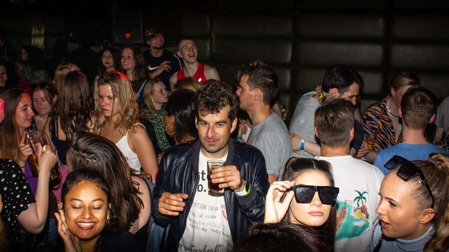 Paris: Pub Crawl with Shots and Nightclub Entry - Where It Starts: McBride’s Pub and Fast Group Energy