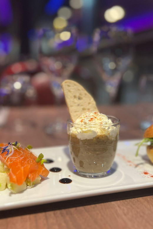 Paris: River Seine Cruise with 3-Course Lunch - Arriving at Port des Invalides and finding Boat IVOIRE