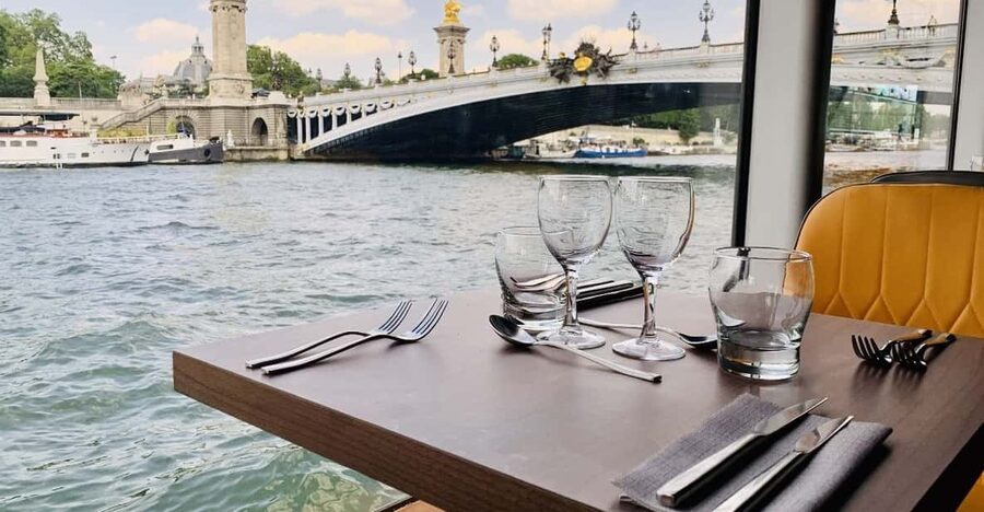 Paris: River Seine Cruise with 3-Course Lunch - The cruise route: from Musée dOrsay to the Conciergerie