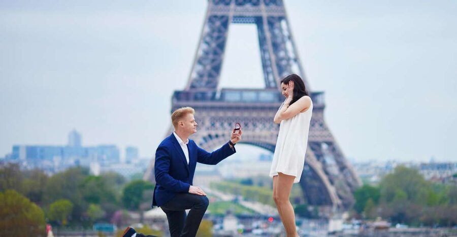Paris: Romantic Photoshoot for Couples - Why the Eiffel Tower is better with a photographer than alone