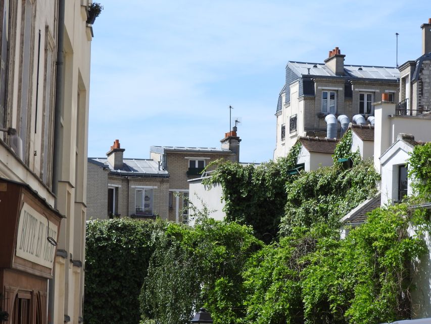 Paris: Sacré-Coeur and Montmartre Tour with Expert Guide - Place du Tertre: the square that sells the Montmartre myth correctly