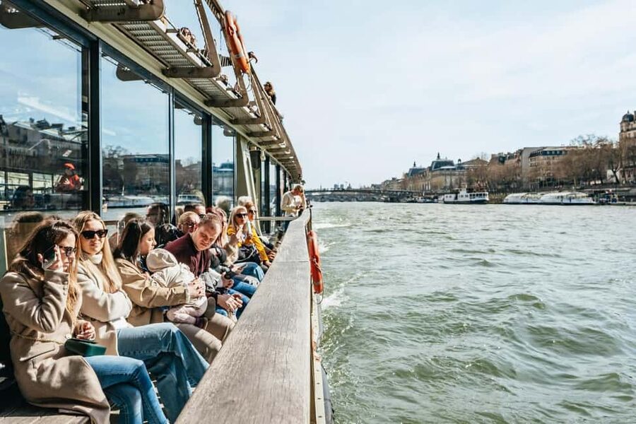 Paris: Seine Cruise and Macaron Tasting by the Eiffel Tower - How the Bateaux Parisiens Combo Works