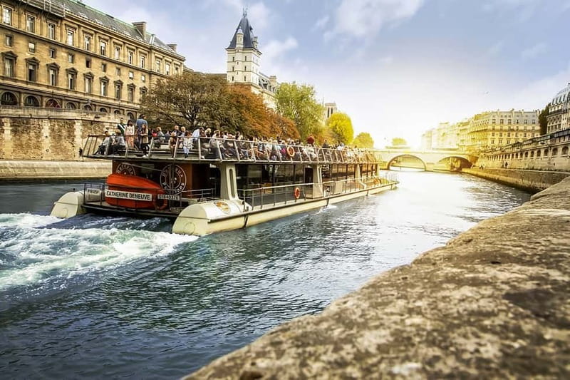 Paris: Seine Cruise & Crepe Tasting near the Eiffel Tower - The 1-hour Seine route: landmarks in a clear sightseeing flow