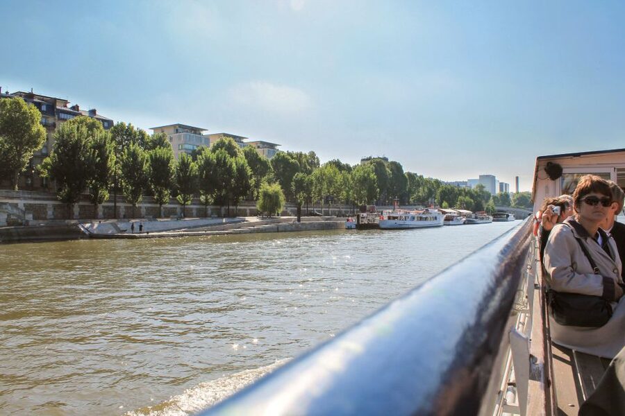 Paris: Seine River and Canal Saint-Martin Cruise - Timing and seating tips for a smoother 150 minutes