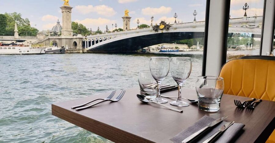 Paris: Seine River Bistronomic Dinner Cruise - The 3-course bistronomic dinner: what you’re actually paying for